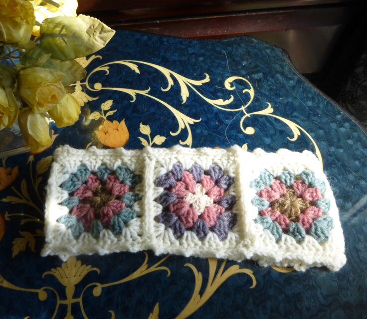 モチーフ編みのヘアバンド