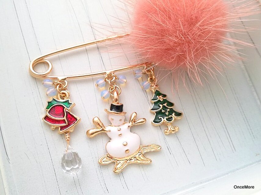 ミンクファーとクリスマスチャームのピンブローチ（Ｇ）