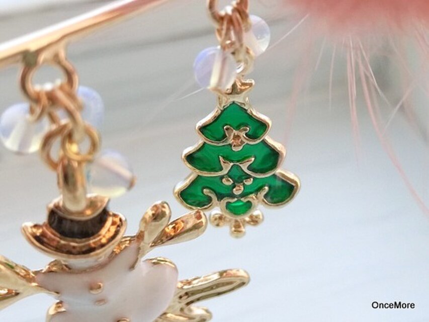 ミンクファーとクリスマスチャームのピンブローチ（G） | iichi 日々