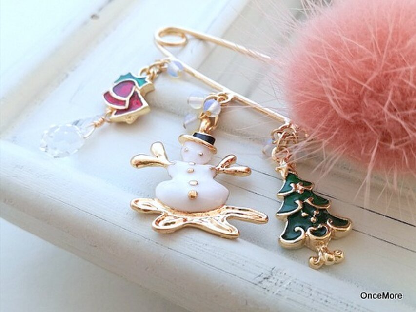 ミンクファーとクリスマスチャームのピンブローチ（G） | iichi 日々