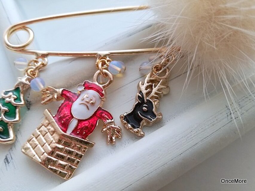 ミンクファーとクリスマスチャームのピンブローチ（H） | iichi 日々