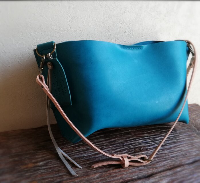 mini shoulder bag　セルリアンブルー　オイルヌメ