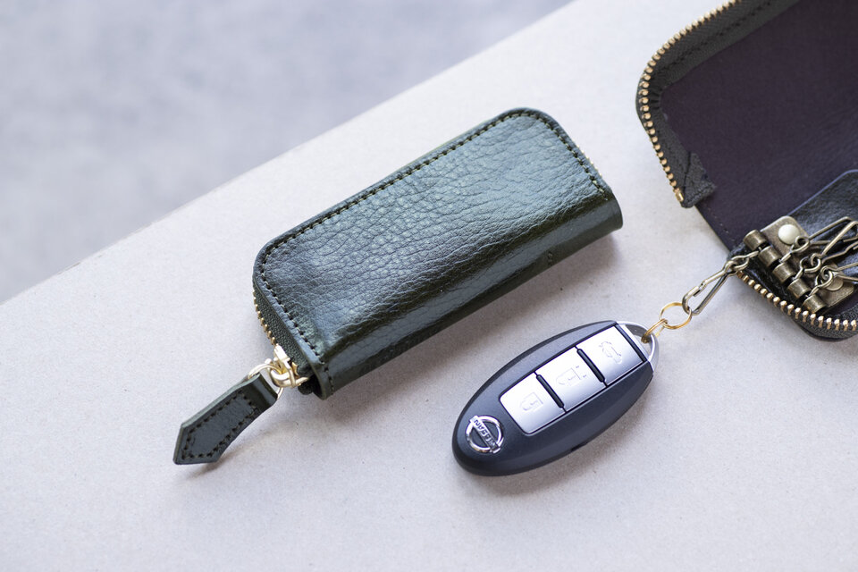 アニリン仕上げのヌメ革で作った4連キーケース　スマートキー　姫路レザー　タンニン鞣し　グリーン　apo-16tw