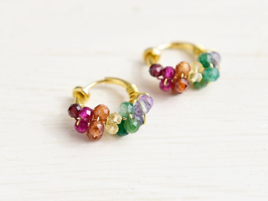 秋冬限定【イヤリング】虹色 レインボー 天然石／深み くすみカラー カラフル 秋 冬