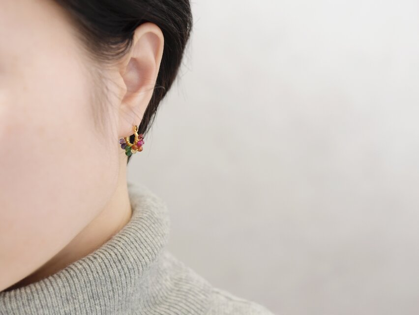 秋冬限定【チタンピアス】虹色 レインボー 天然石／深み くすみカラー