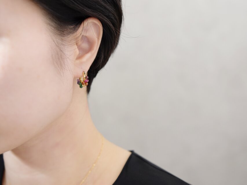 秋冬限定【チタンピアス】虹色 レインボー 天然石／深み くすみカラー