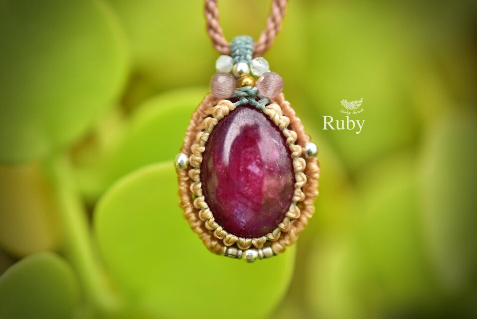 コランダムと小さなスター★ルビー マクラメペンダント785