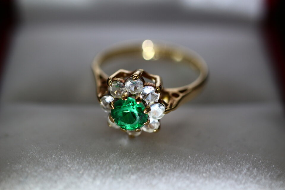 英国 1974年 ゴールド リング レディース 指輪 ビンテージ アンティーク グリーン 模造石 純金 純金率375 宝石 J8