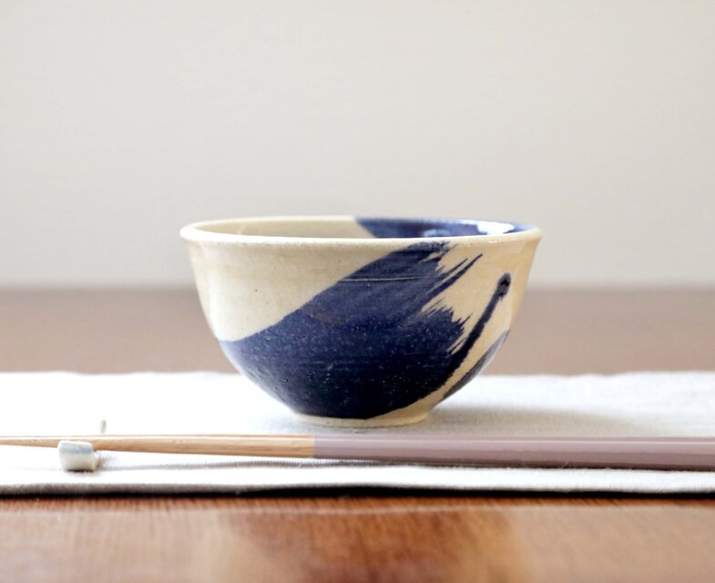 青い刷毛目模様の飯碗 ＊ ２