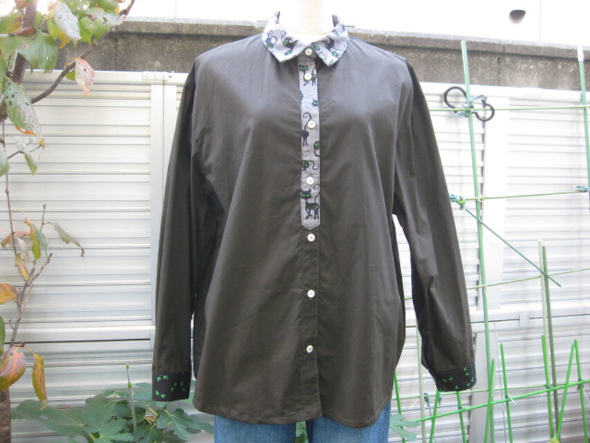 シャツブラウス（ネコ）長袖