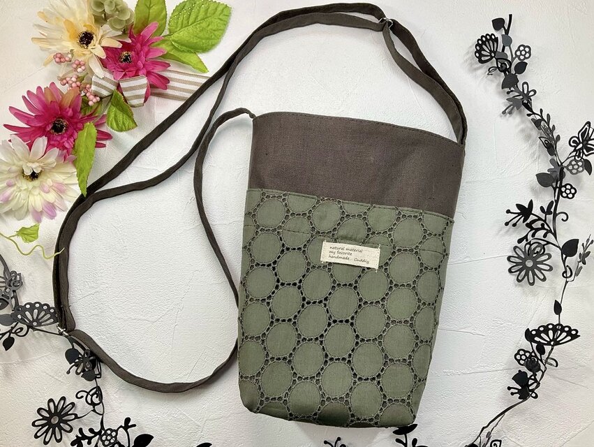 【お散歩ポシェット】サークル柄レース チョコ✖️オリーブグリーン　紐長さ調整可能