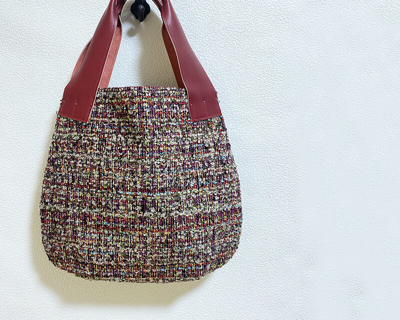 からふる織りツイードの赤い持ち手かばん