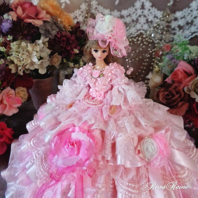 ベルサイユの薔薇 ローズピンクが舞い踊る11段フリルの豪華プリンセス