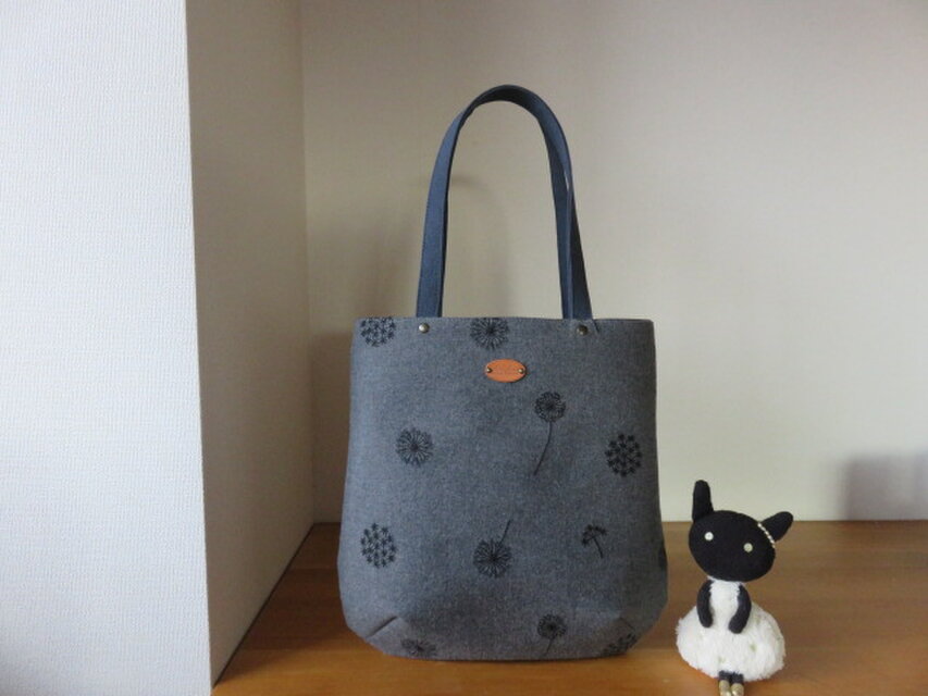 山嵜さまご依頼品　ウール刺繍生地のふっくらトートバッグ