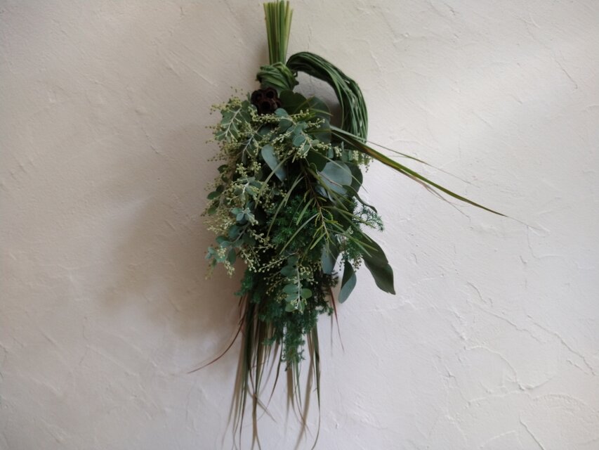 お正月スワッグー蓮の実と真珠葉ミモザ