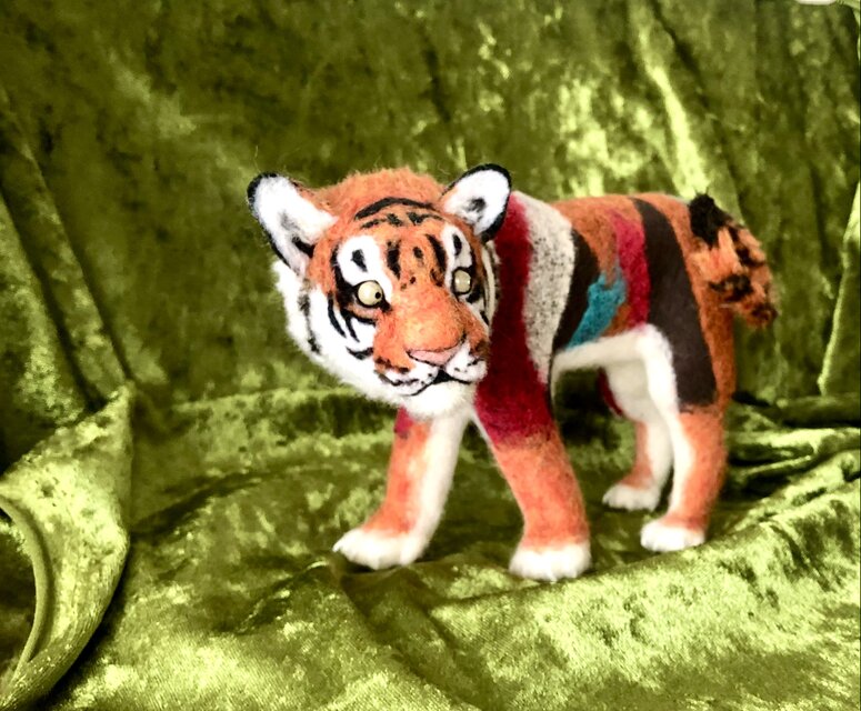 羊毛フェルトのカラフルタイガー