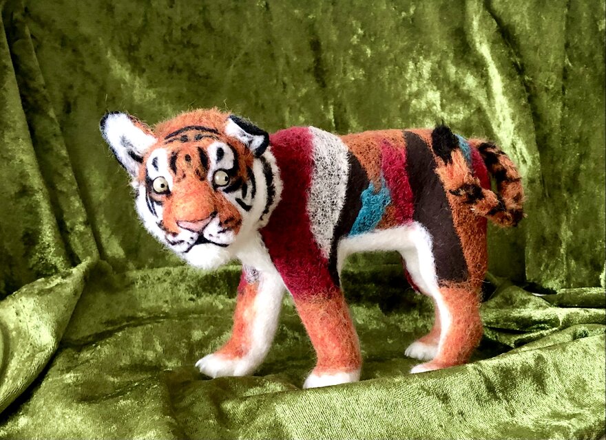 羊毛フェルトのカラフルタイガー | iichi 日々の暮らしを心地よくする
