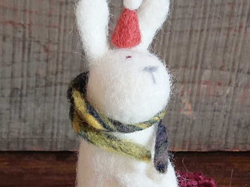 再販】羊毛フェルトの干支・ウサギさん | iichi 日々の暮らしを