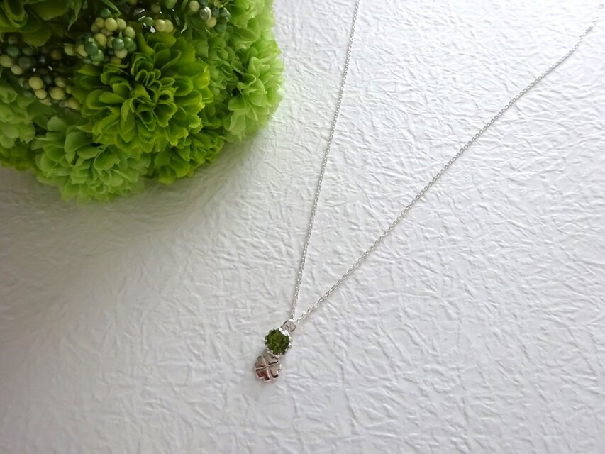 ほほ笑みプチクローバーネックレス4