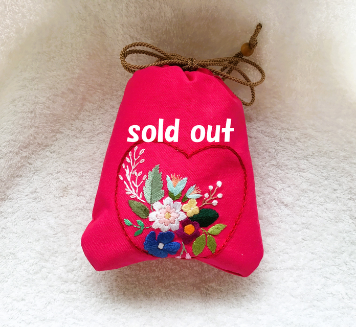 花刺繍の巾着～ハート・チェーリーピンク～
