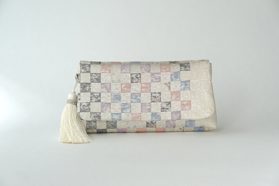 【m様】帯リメイク シルバー×華文 クラッチバッグ m様】帯リメイク シルバー×華文 クラッチバッグ - メルカリ