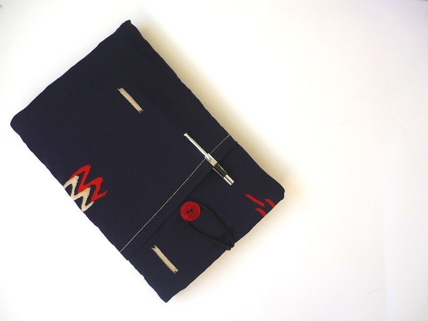 紺色シルクのiPad miniケース