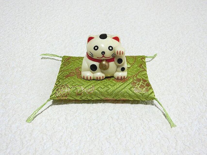 お人形置物用お座布団 西陣織金襴さやがた　若草色　長座布団　横7cm