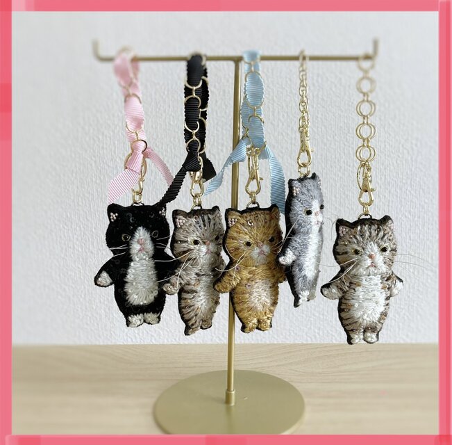 おでかけ茶トラ猫チャーム ビーズ刺繍 | iichi 日々の暮らしを心地よく 