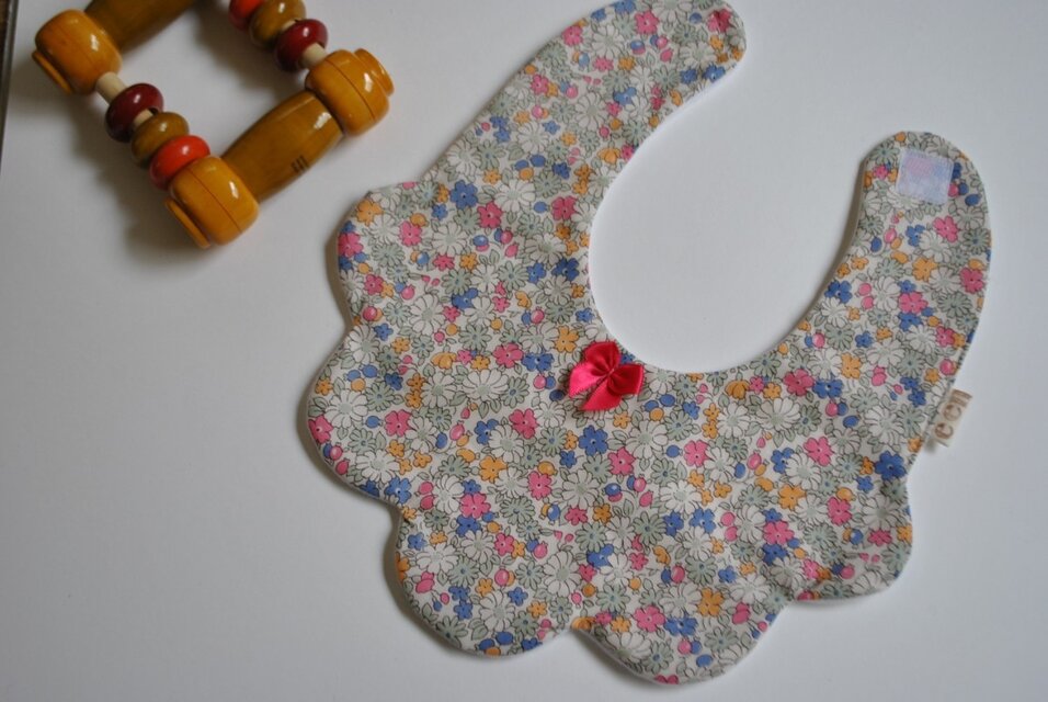 お花のカタチ♡ベビースタイ