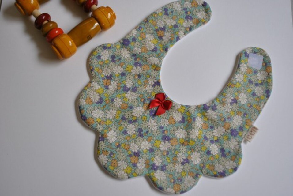 お花のカタチ♡ベビースタイ