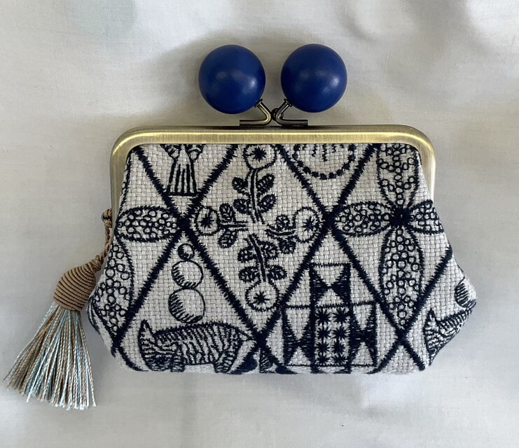 ミナペルホネン シンフォニー 木玉親子がま口ミニ財布 | iichi 日々の