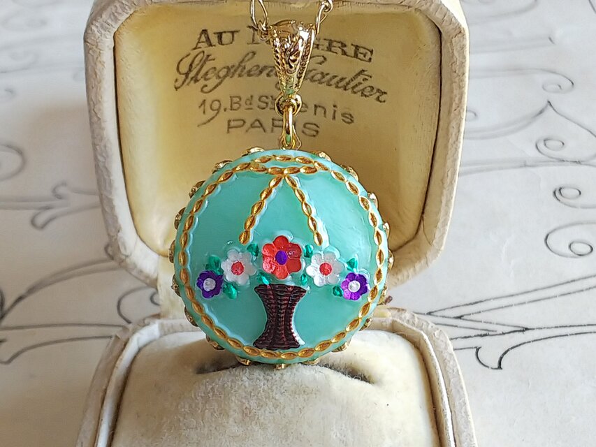 ヴィンテージ　パステルGreen花かご（23㎜）クラシカルネックレス