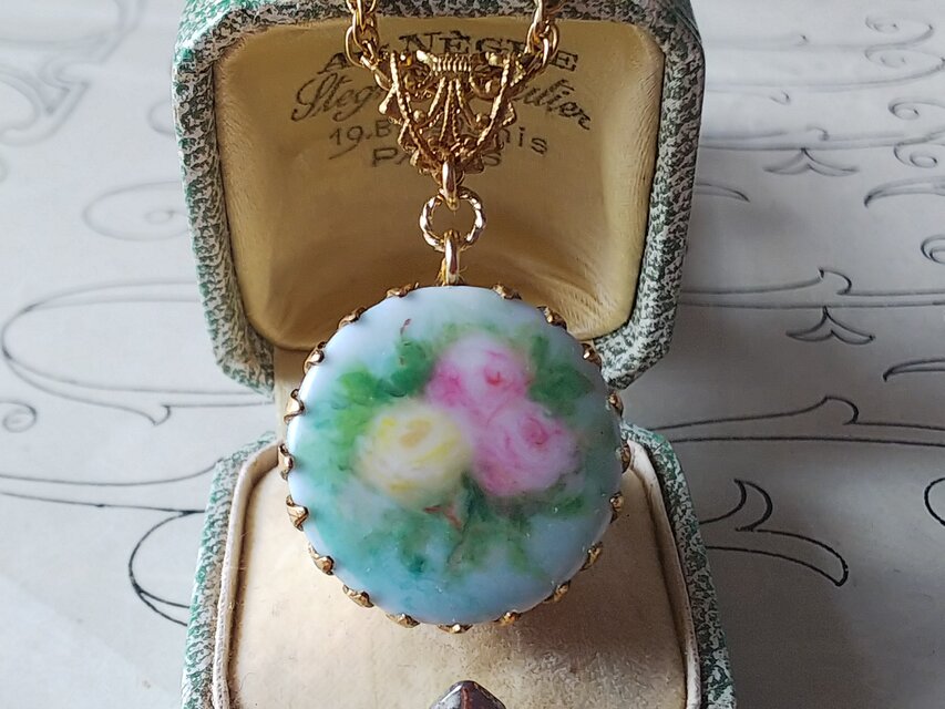 フランス アンティーク　3Pastel-Roses（24㎜）クラシカルネックレス