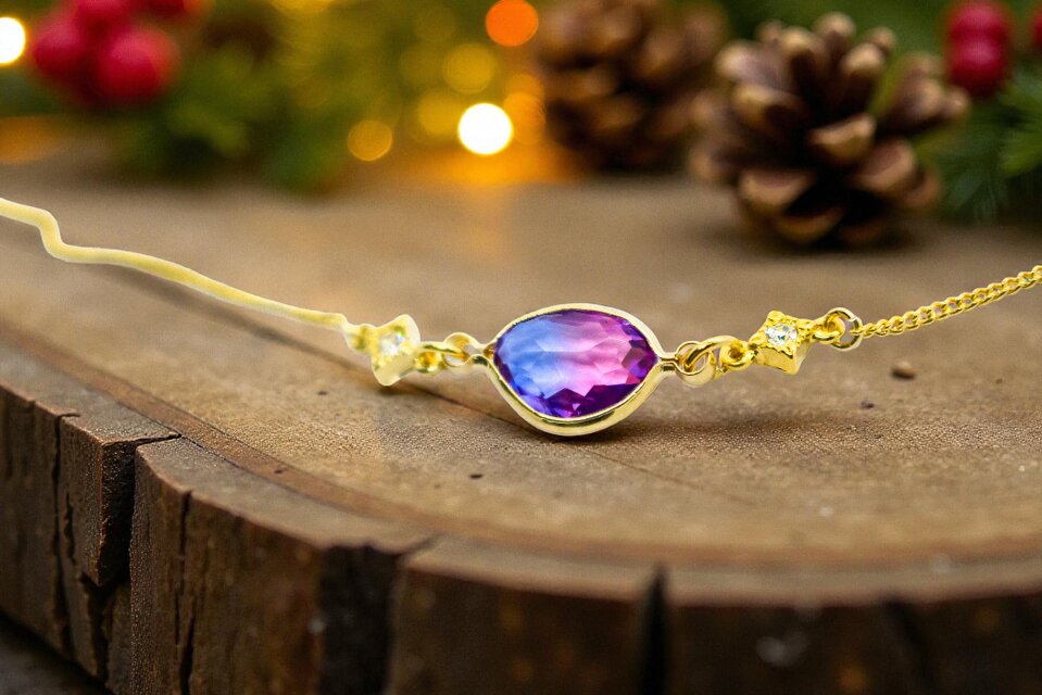 グラデーションクリスタルガラスのブレスレット　ブルー×マゼンダ　変形カットゴールド金具