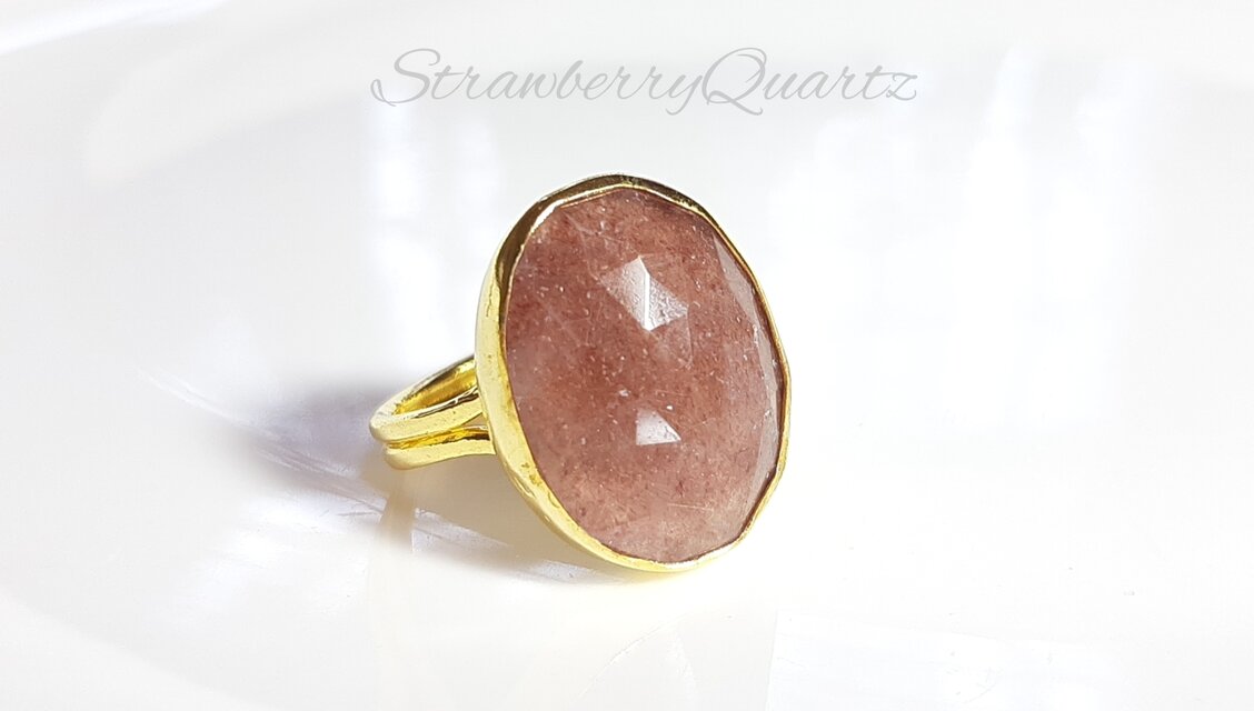 【日本限定モデル】 最新作☆『StrawberryQuartz』の世界でひとつの天然石リング アクセサリー
