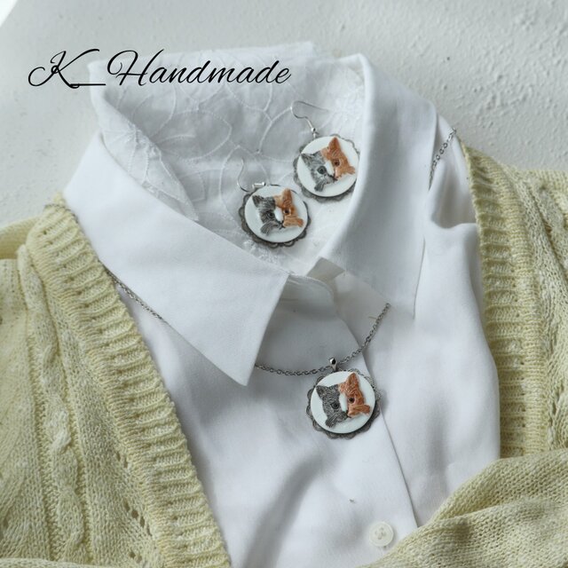 チェコガラスボタン 茶色と黒の愛らしいネコ ピアス | iichi 日々の