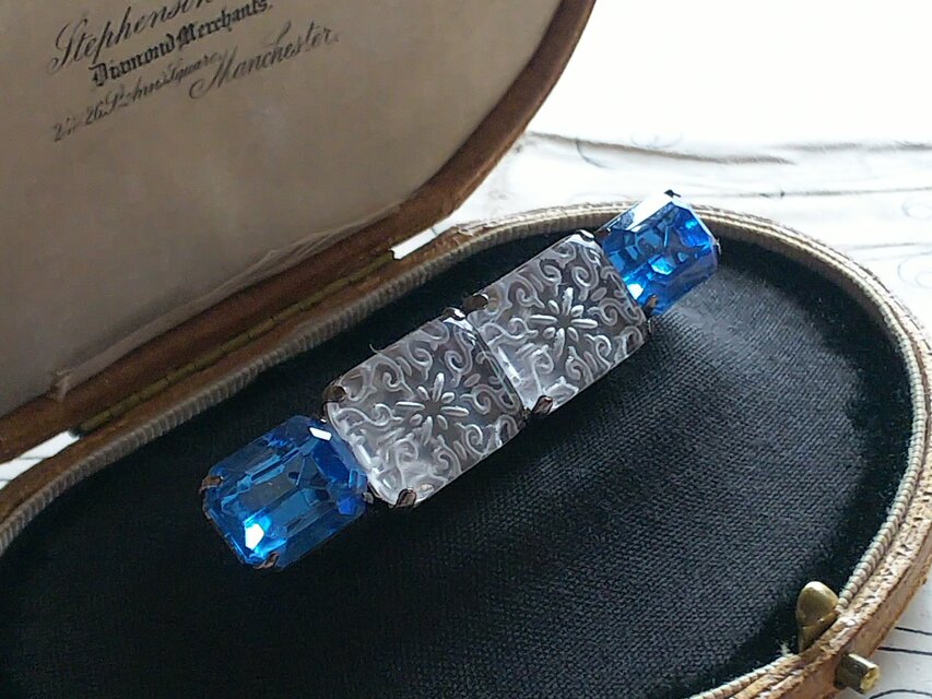 ヴィンテージ　flower-nouveau-pattern／Blue　ロング63㎝ ブローチ