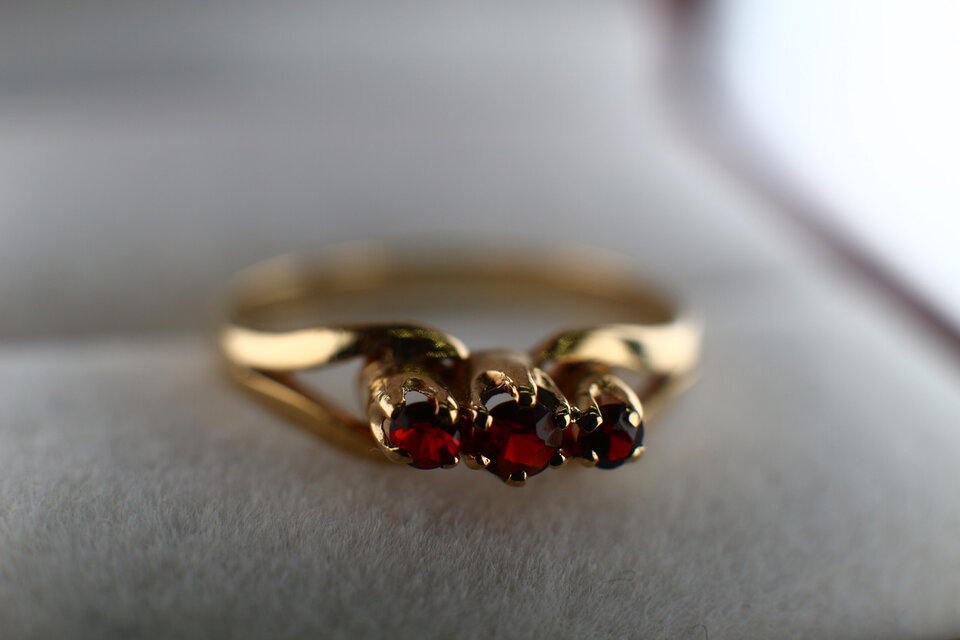 英国 イギリス ビンテージ ゴールド リング レディース 指輪 天然 ガーネット 9ct 9カラット 純金率 375 J51