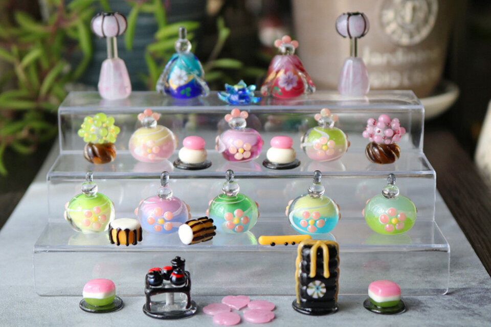 とんぼ玉雛人形 ガラスの小さな卓上ひな人形・三人官女と五人囃子⑥