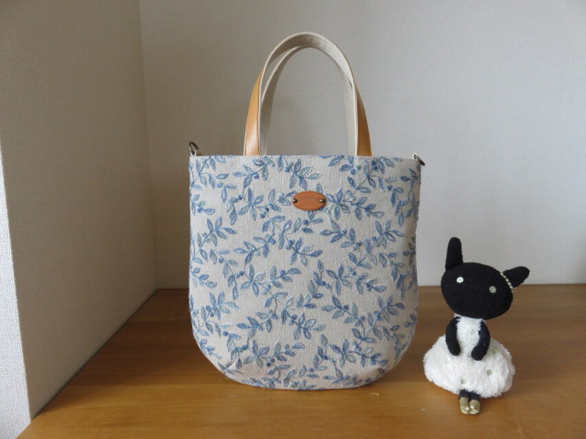 リネン刺繍生地のおさんぽトートバッグ　