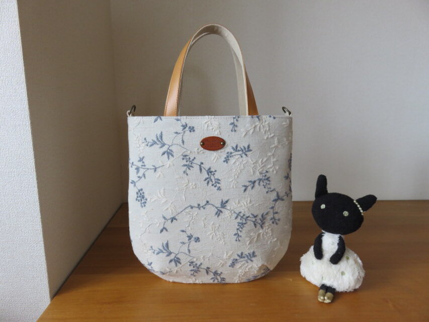 リネン刺繍生地のおさんぽトートバッグ