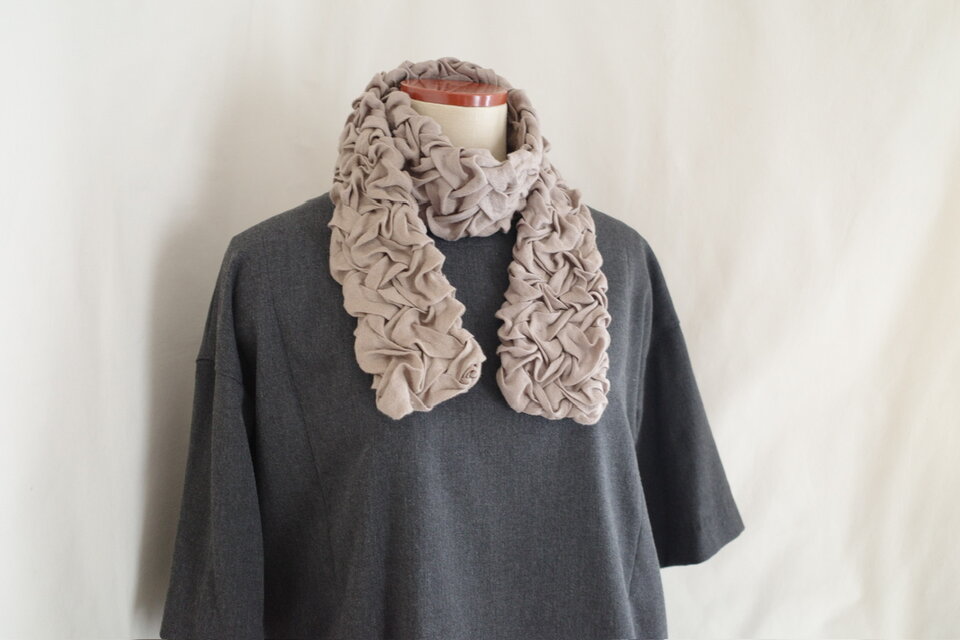 リネン刺繡のロングマフラー・brown