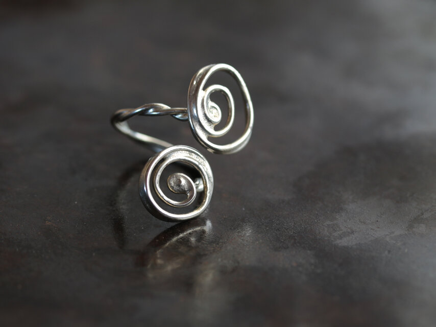 錫のオープンリング　TOLOLY　はもん