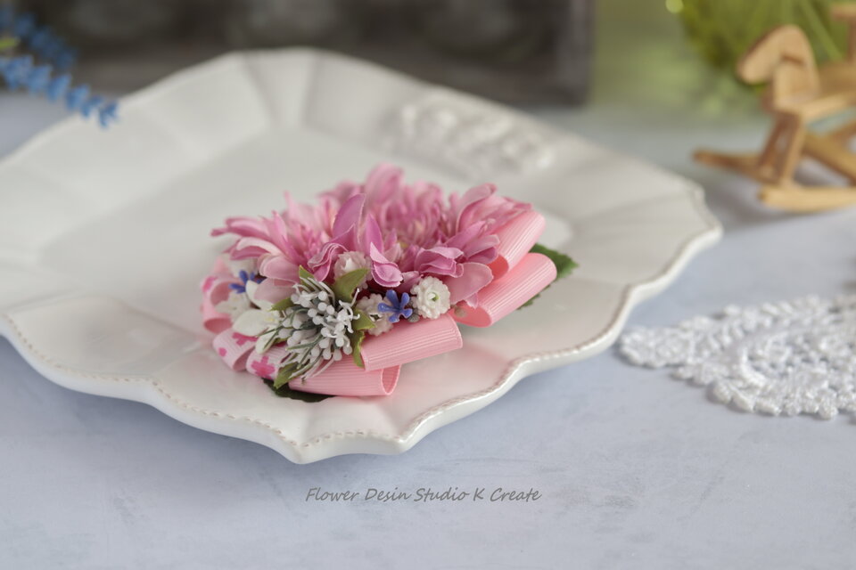 新製品情報も満載 ピンクのガーベラと小花のコサージュ 結婚式 卒業式 ...