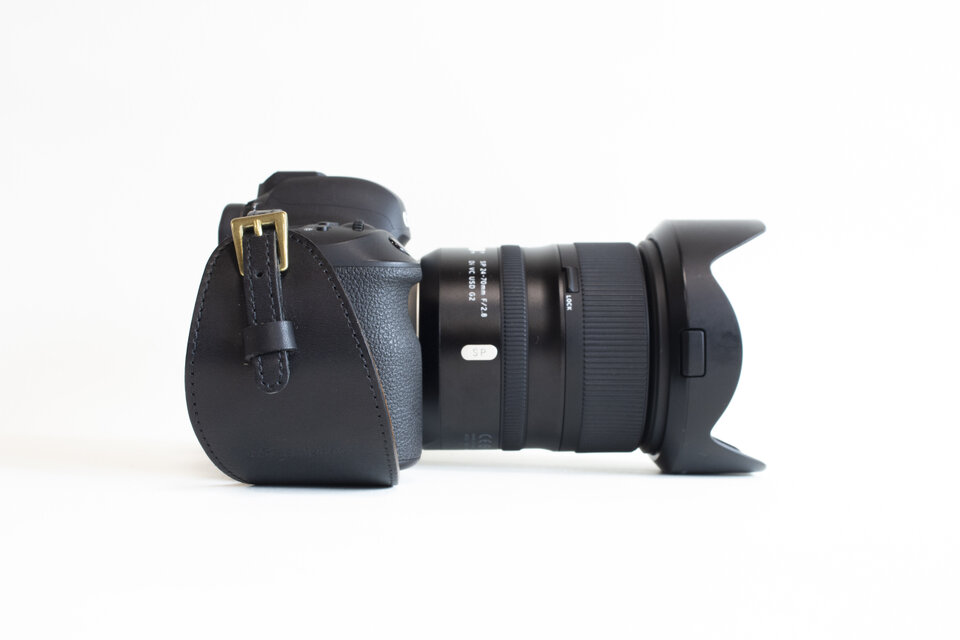 ホールド感アップ！　レザーカメラストラップ　ブラック　一眼レフ　ミラーレス　本革　カメラホルダー　apo-20hn