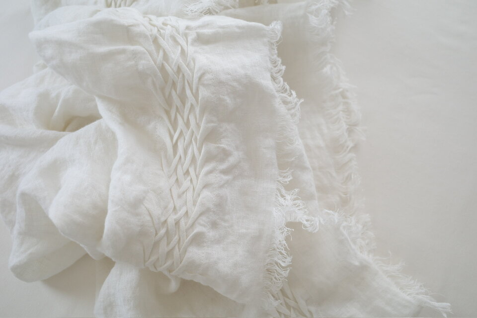スモッキング刺繍の大判ストール・of white | iichi 日々の