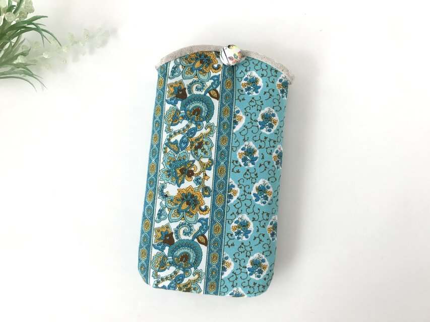 スマホケース スマホポーチ iphoneケース iphoneポーチ 花柄　ターコイズブルー 水色 布 スリム 軽い