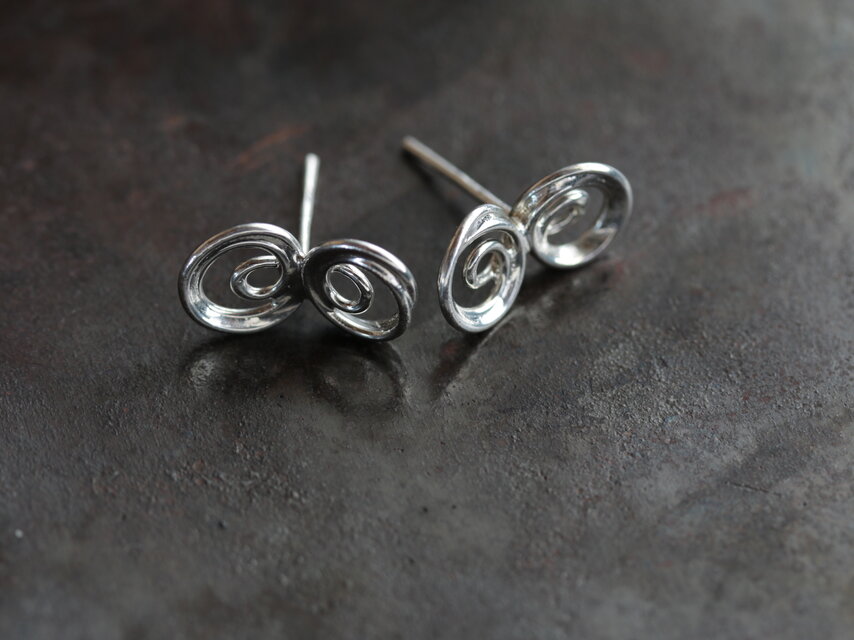 錫のピアス　TOLOLY　はもん