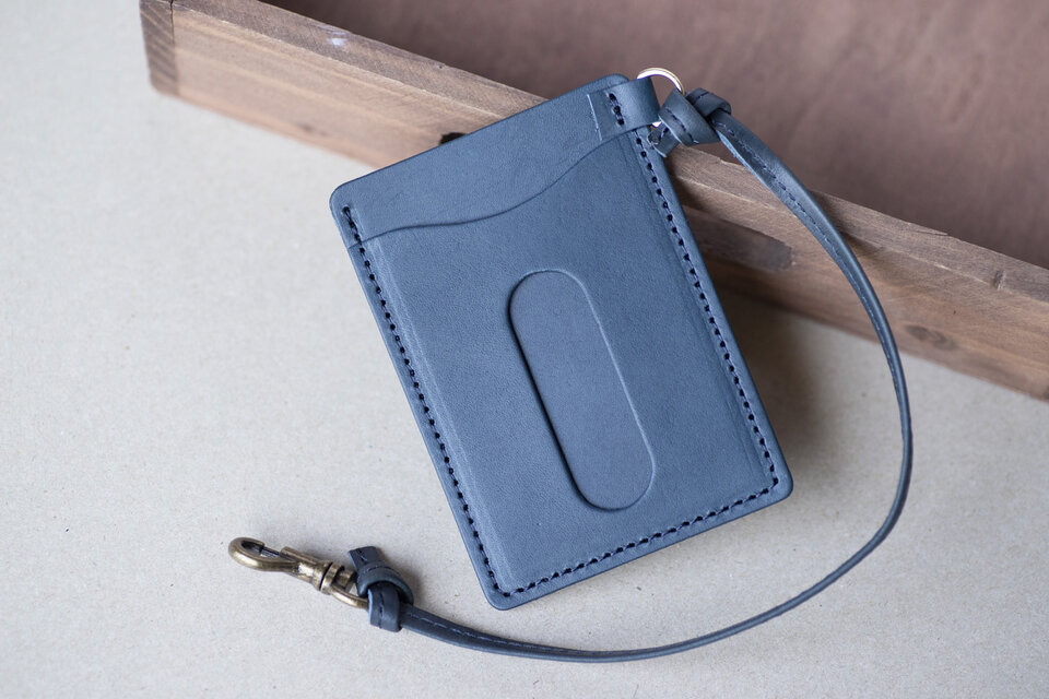レザーパスケース　国産牛革　定期入れ　ネイビー　ストラップ付き　apo-08hn
