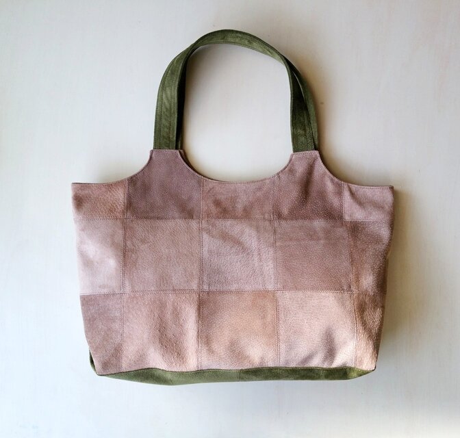 ピッグスエードの手提げ (M)  オークベージュとオリーブ